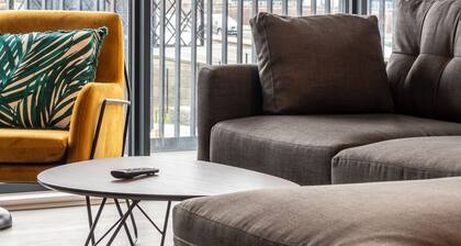 Sevenstays Ashford - 2BR Luxury Apartments