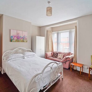 Hus | 4 soverom, skrivebord og internett