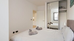 Apartment | 1 bedroom, desk - Modern Comfort: Seven Stays Broadoaks (Solihull)