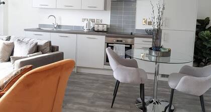 Modern 2 Bed Apt - 15 Mins to Birmingham Centre