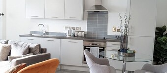 1 Bed With Parking - NEC / BHX / 15 Mins to Bham