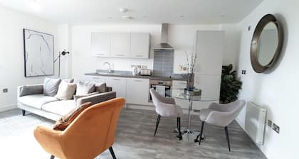 1 Bed With Parking - NEC / BHX / 15 Mins to Bham
