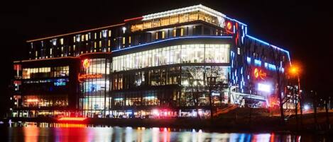 House | 7 bedrooms, desk, Internet