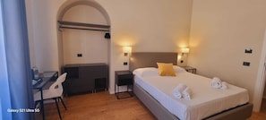 Deluxe Double Room, City View | Premium bedding, memory-foam beds, blackout curtains, soundproofing - EVA LUXURY SUITE (Cagliari)
