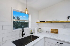 Fridge, microwave, oven, stovetop - Starlight Horizon 3 Bed Cabin - Texas Hill Country Pet-Friendly, Pool, Stargaze (Canyon Lake)