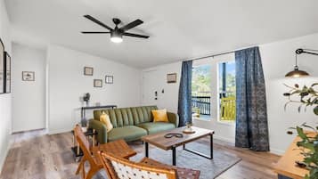 Smart TV, table tennis