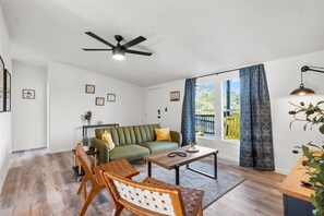 Smart TV, ping pong - Starlight Horizon 3 Bed Cabin - Texas Hill Country Pet-Friendly, Pool, Stargaze (Canyon Lake)