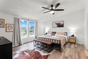 3 bedrooms, iron/ironing board, travel crib, WiFi