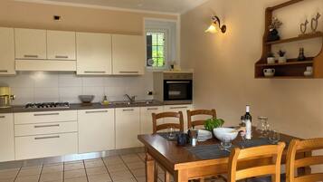 Kühlschrank, Ofen, Herdplatte, Geschirrspüler