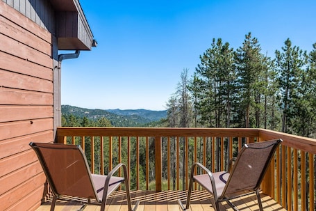 Property grounds. Mountain View Apartment Near Downtown & Trails