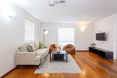 Hillary`s Hideaway Homestay