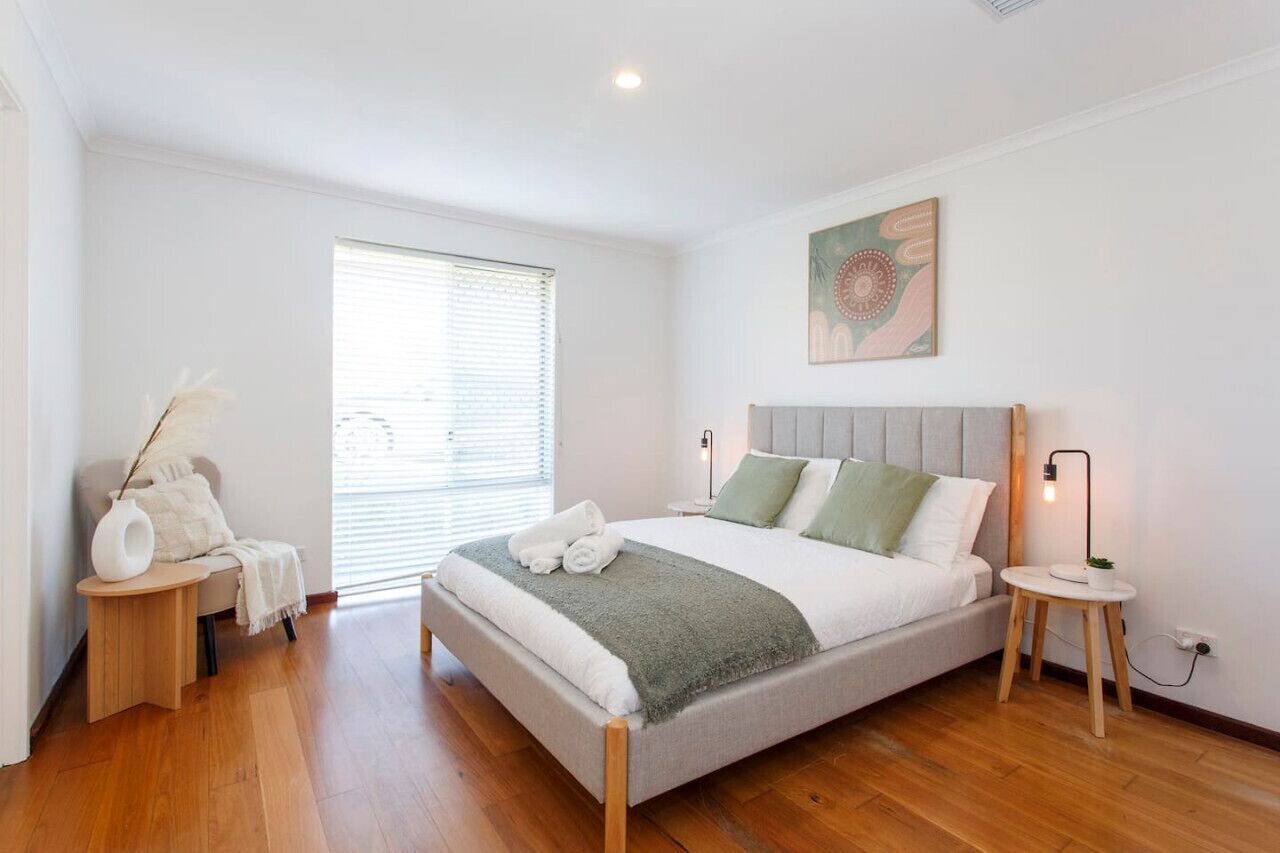 3 habitaciones, tabla de planchar con plancha, wifi y ropa de cama 