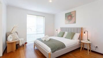 3 slaapkamers, een strijkplank/strijkijzer, wifi, beddengoed