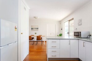Microonde, forno, piano cottura, lavastoviglie
