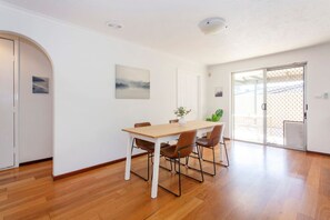 تناول الطعام