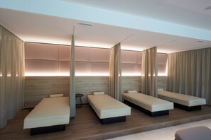 Sauna, tina de hidromasaje, baño de vapor y masajes 
