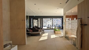 Sauna, hot tub, steam room, massages