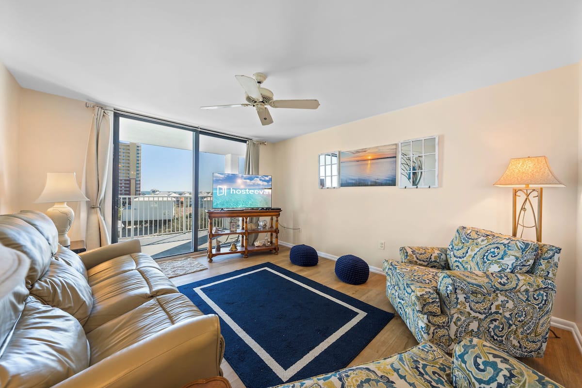 Condo familiar, 3 habitaciones, balcón, frente al mar | Sala de estar