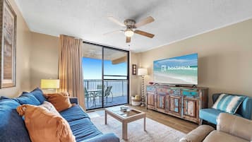 Exclusive Condo, 2 Bedrooms, Balcony, Lagoon View | Living room