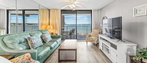 Familienapartment, Balkon, Strandblick | Wohnzimmer