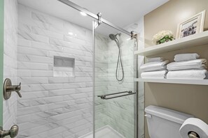 Signature Condo, 2 Bedrooms, Balcony, Lagoon View | Bathroom | Combined shower/tub, free toiletries, towels, soap