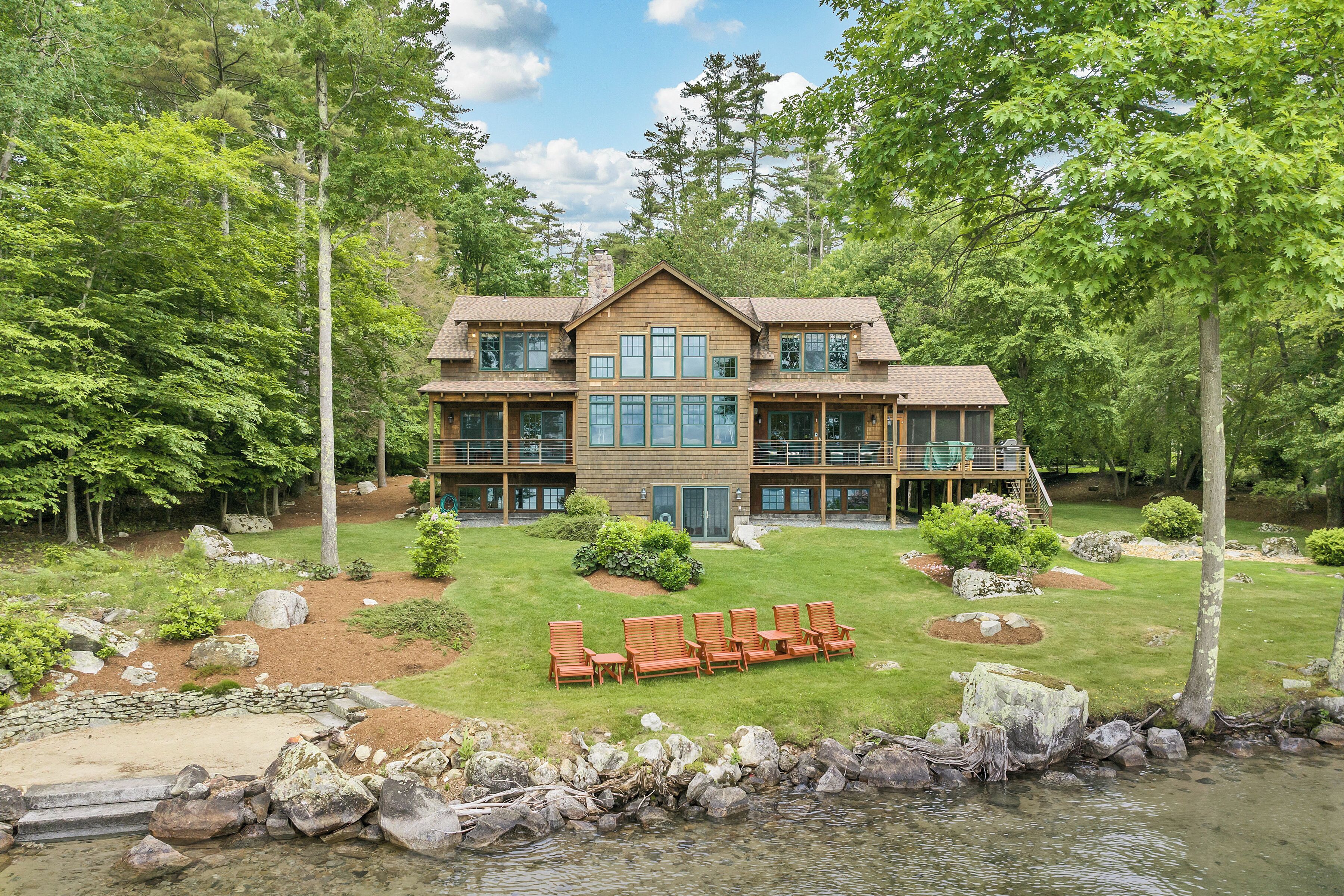 Winnipesaukee Spectacular Views 6 BR Sleeps 14 Prime Location PRICED TO BOOK