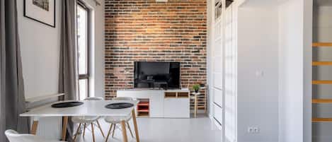 Appartamento, balcone | 1 camera, ferro/asse da stiro, Wi-Fi gratuito