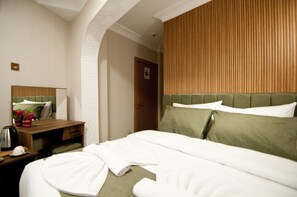 Hypo-allergenic bedding, down duvets, minibar, desk - Aurora Eco Hotel (Istanbul)