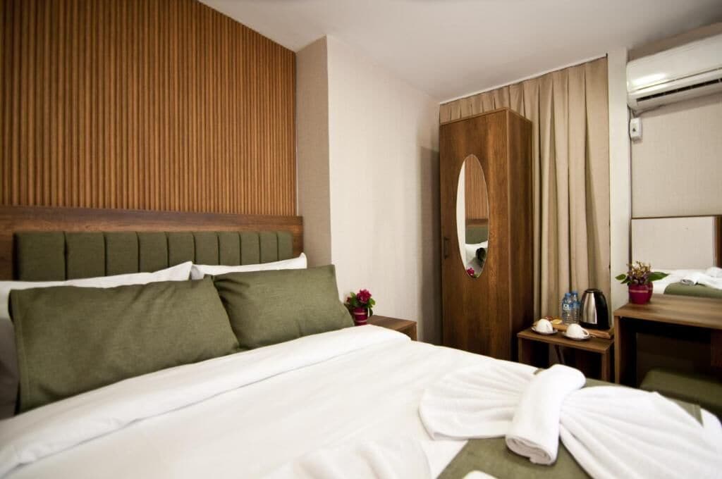 Standard Double Room with Sea View | Hypo-allergenic bedding, down duvets, minibar, desk