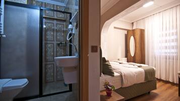 Double Room | Hypo-allergenic bedding, down comforters, minibar, desk