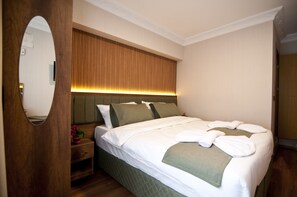 Double Room | Hypo-allergenic bedding, down duvets, minibar, desk - Aurora Eco Hotel (Istanbul)