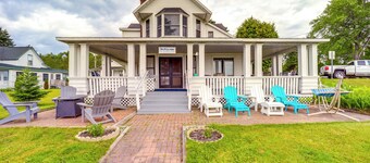Waterfront Alanson Cottage w/ Dock & Lake Access!