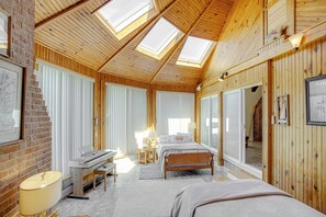 House (4 Bedrooms) | Interior - Waterfront Cambridge Home: Pool & Dock! (Cambridge)