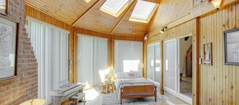 Waterfront Cambridge Home: Pool & Dock!