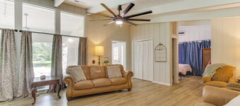 Expansive Florence Home ~ 6 Mi to Downtown!