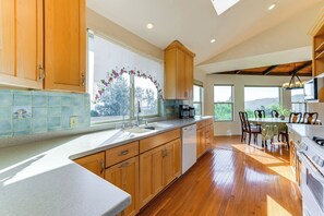 House (2 Bedrooms) | Interior - Kelseyville Home w/ Deck & Clear Lake Views! (Kelseyville)