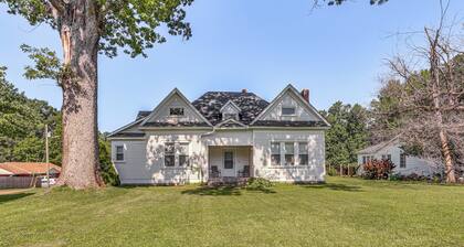 Jackson Family Home ~ 5 Mi to Downtown!