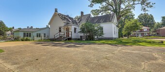 Jackson Family Home ~ 5 Mi to Downtown!