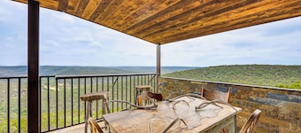 Scenic Leakey Vacation Rental w/ Private Patio!
