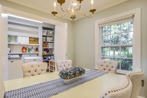 House (5 Bedrooms) | Interior