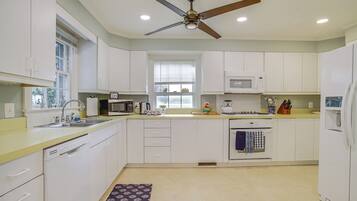 House (5 Bedrooms) | Interior