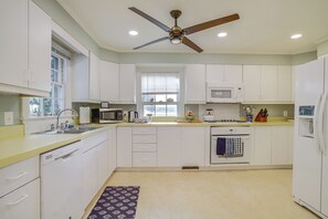 House (5 Bedrooms) | Interior