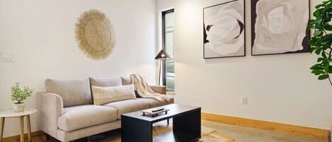 Een smart-tv en een kantoor