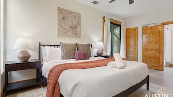 2 bedrooms, desk, iron/ironing board, free WiFi