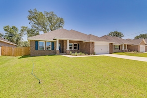 House (4 Bedrooms) | Interior - Single-story Navarre Home ~ 8 Mi to Navarre Beach (Navarre)