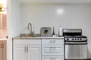 Apartment (1 Bedroom) | Interior - Convenient Apt: 2 Mi to Sprain Ridge Park! (Yonkers)