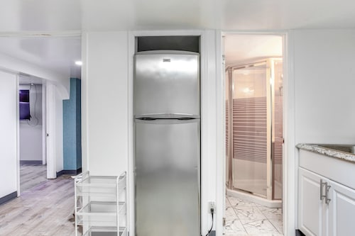 Convenient Apt: 2 Mi to Sprain Ridge Park!