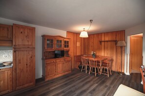 Apartment, Balcony | Dining - PLOSE Parkhotel & Residence (Bressanone)