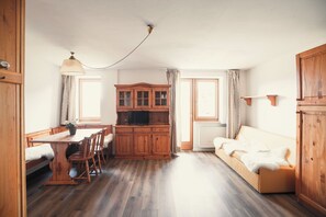 Comfort Apartment, Balcony | Living area