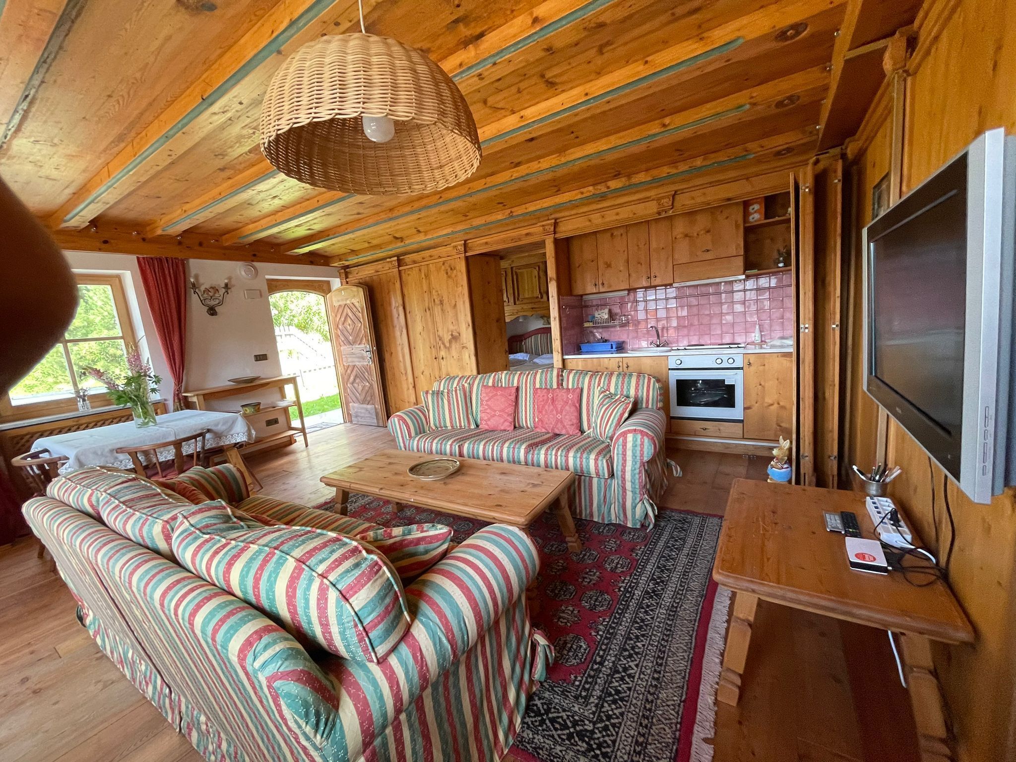 Apartment, Balcony, Mountain View | Living area